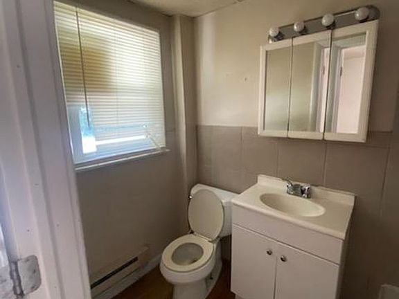 4th image of 521 E Broad St #A