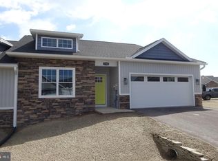 730 Shook Ct W, Greencastle, PA 17225
