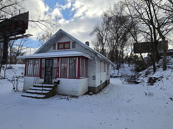 2nd image of 427 Beekman Ct