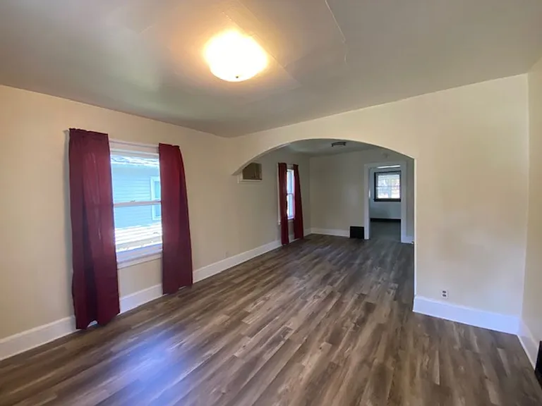 818 Justin Ave — Photo 6