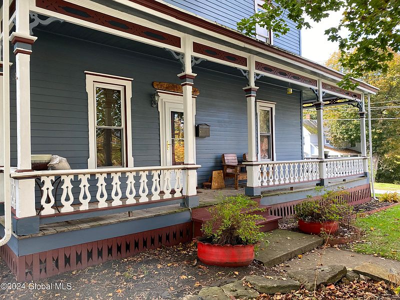 4th image of 65 Moyer Street