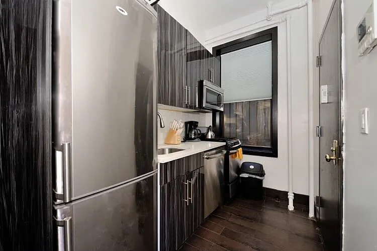 240 E 28th St #1 — Photo 16