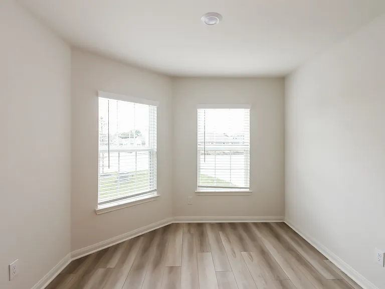 26828 Steinbeck Dr — Photo 4