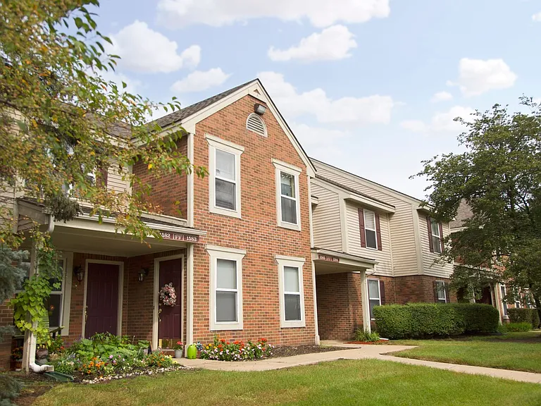 Whispering Winds Apartments — Photo 24