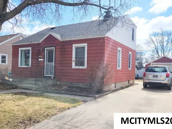 935 11th St NE, Mason City, IA 50401
