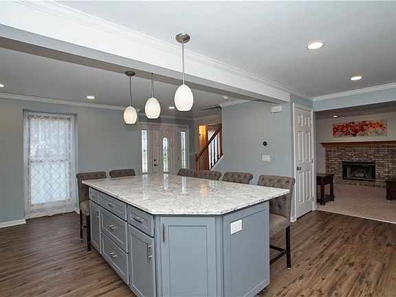 4th image of 4785 Squire Dr