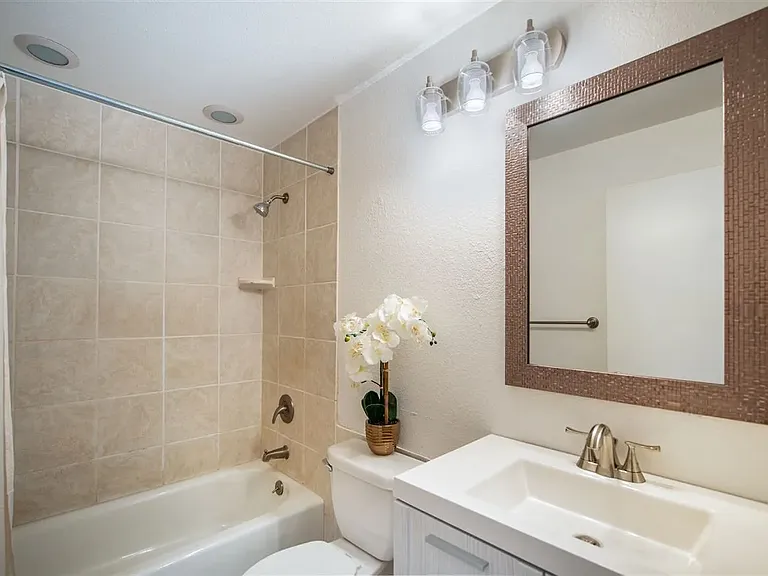 140 Uwapo Rd #55-204 — Photo 7