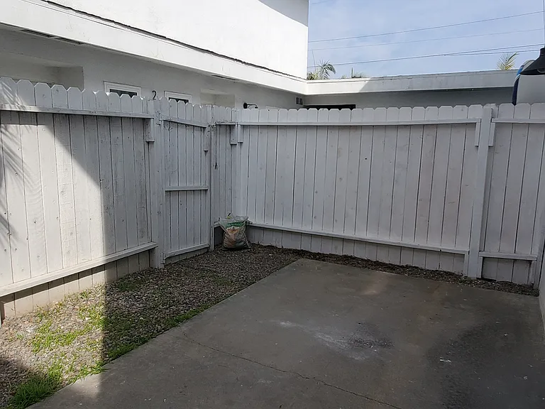 297 16th Pl #B — Photo 8