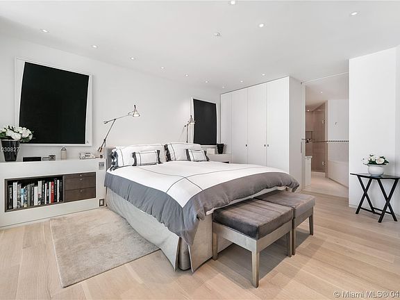 5th image of 1455 Ocean Dr Penthouse 1/02