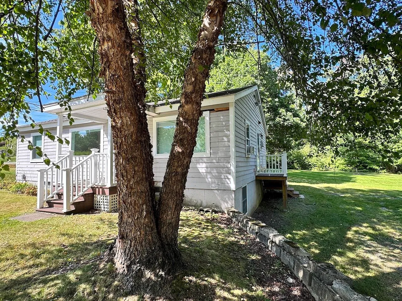 2 bed, 1.0 bath, 988 sqft, $2,400 — Photo 2