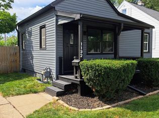 1132 10th St NW, Cedar Rapids, IA 52405