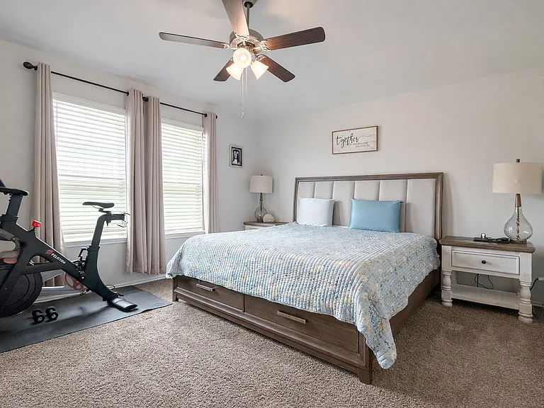 2403 Corradino St — Photo 15