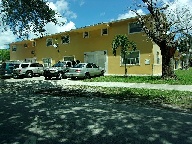 1st image of 3821 Sw 13 Ct #1-4