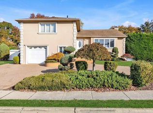 115 Haypath Rd, Plainview, NY 11803