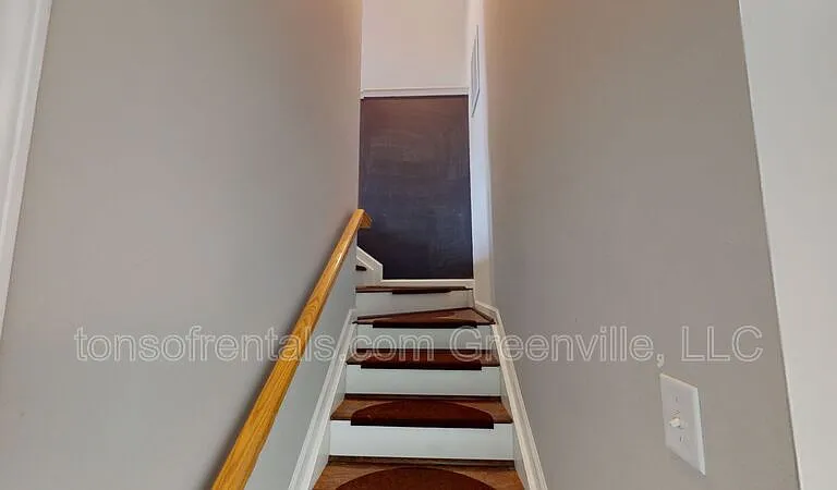 210 Grimes Dr — Photo 17