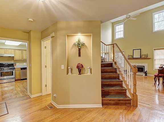 3rd image of 365 Prairie Meadow Ln