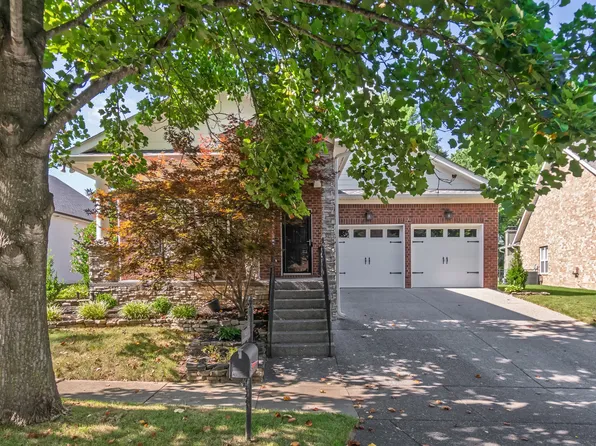 421 Meadowcrest Cir, Franklin, TN 37064