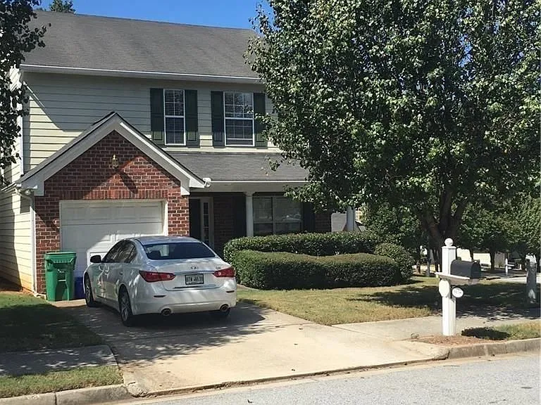 1634 Charleston Walk — Photo 1