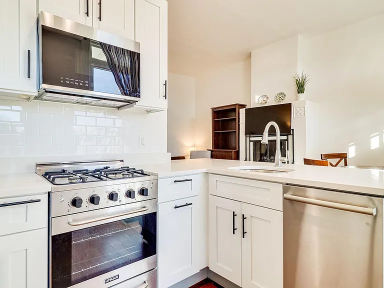 409 Constitution Ave NE #3 — Photo 10