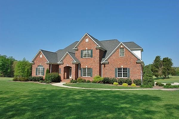 1st image of 130 Twin Lakes Dr