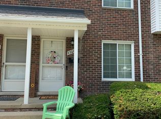 23060 Gary Ln, Saint Clair Shores, MI 48080