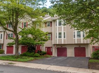 42 Wingedfoot Ln, Washington, NJ 07882