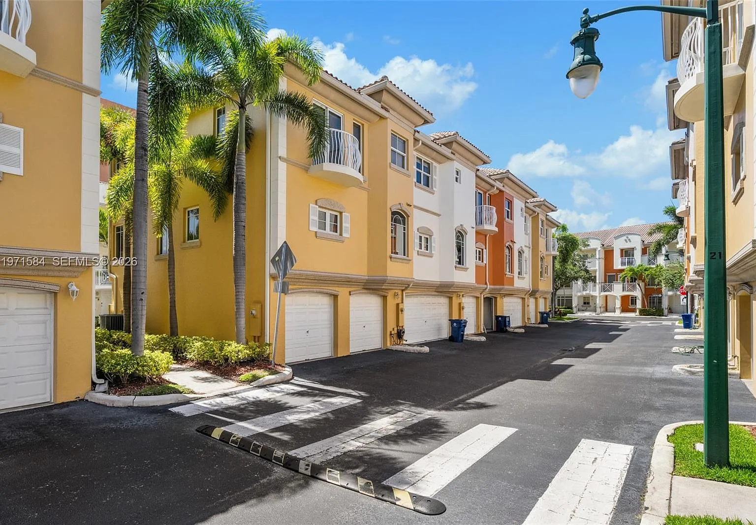 Merco At Aventura — Photo 3