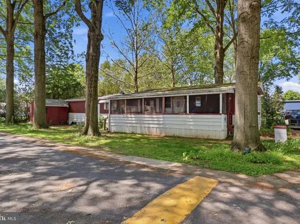 82 Malibu Blvd, Carlisle, PA 17015