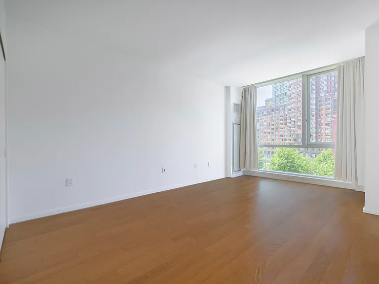 200 Chambers St #5C — Photo 7