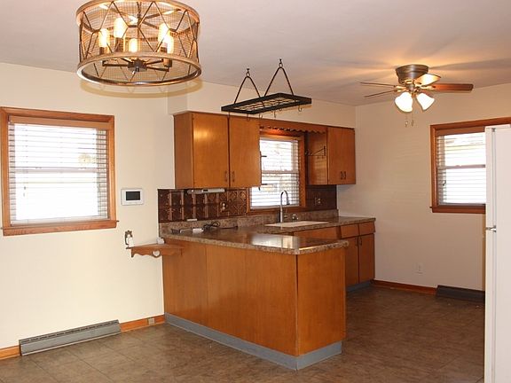 5th image of 3612 N Rockton Ave