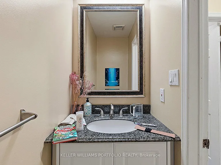 73 Jessica Gdns — Photo 20