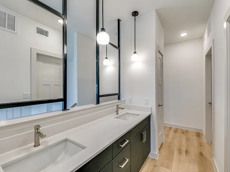 Burnett Lofts at Bishop Ridge — Photo 14