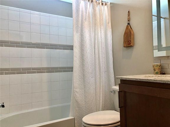 5th image of 211 NE Coastal Dr