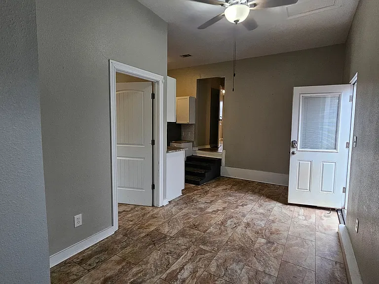 2115 Glenwood Ln — Photo 8