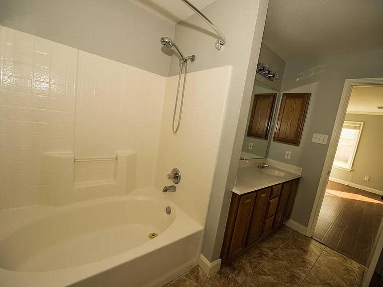 16211 Noblewood Way — Photo 12