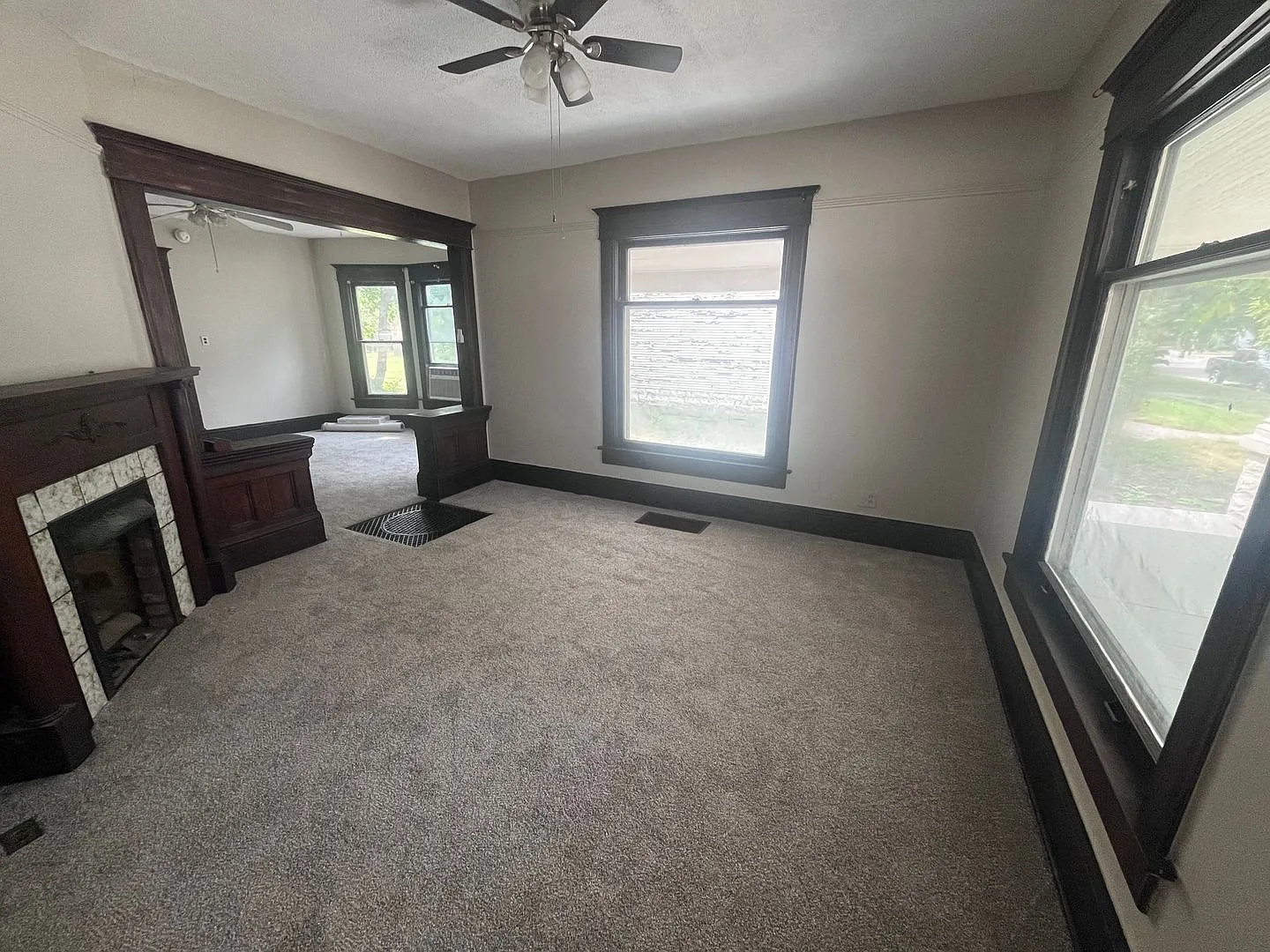 4 Bedroom / 2 Bath Large Home — Photo 3