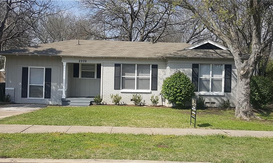 1st image of 2209 Lee St