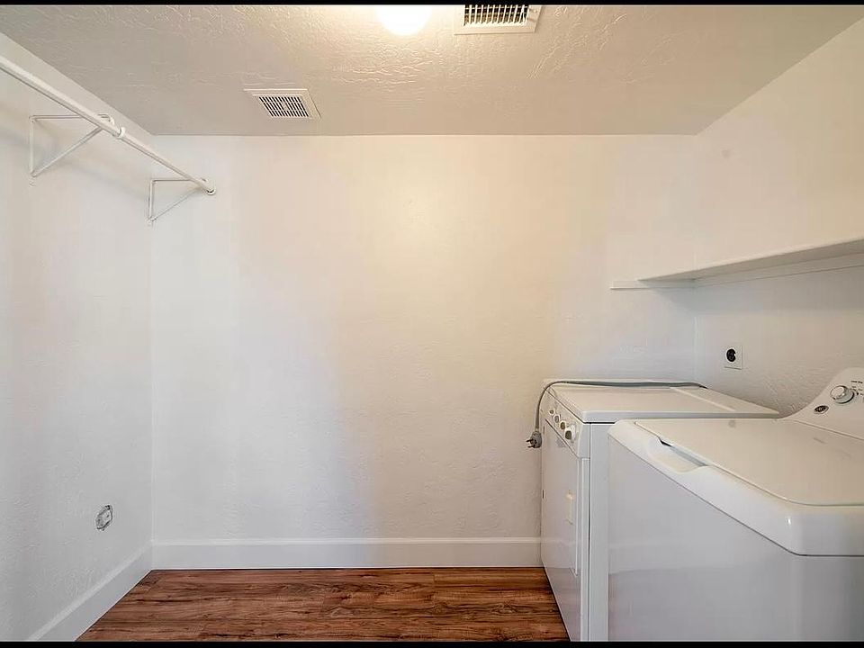 1st image of 1704 S 39th St