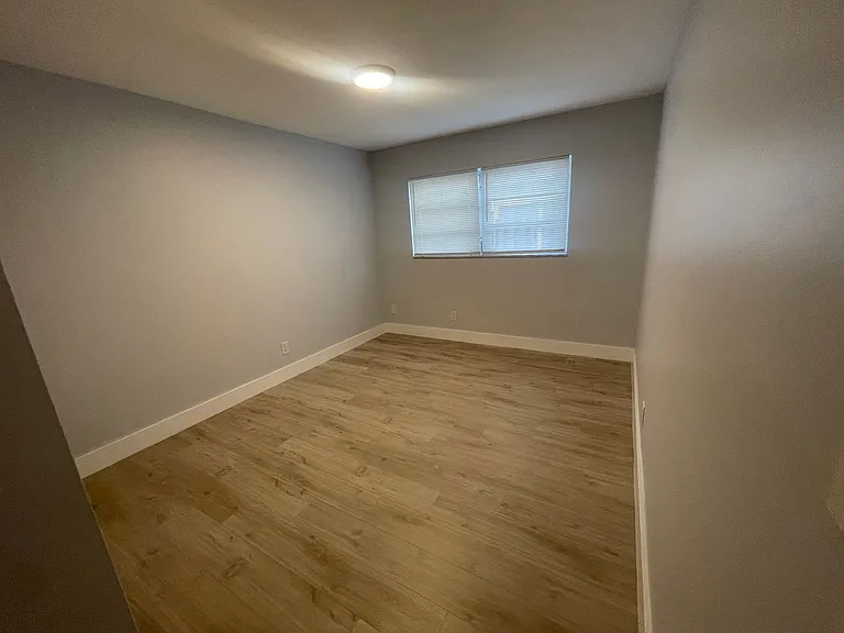 780 NE 46th Ct — Photo 36