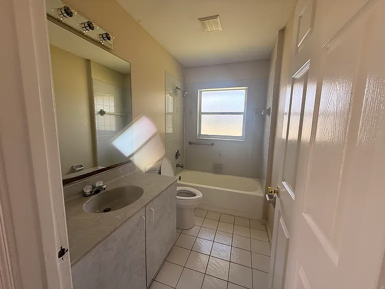 1765 SW Desert Ave — Photo 4