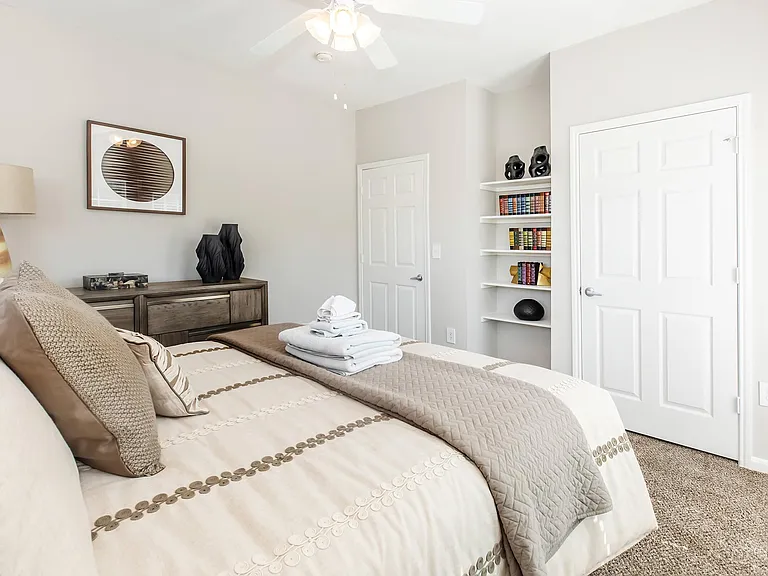 Estate Villas at Krum Apartments — Photo 32