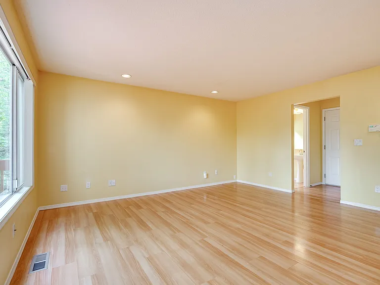 725 Ash St — Photo 31