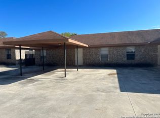 1118 W Goodwin St #C, Pleasanton, TX 78064
