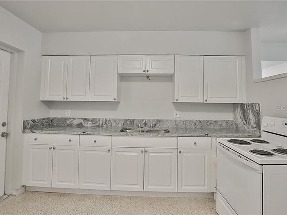 4th image of 811 22nd Ave S