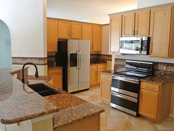 3rd image of 816 Autumn Glen Dr #0