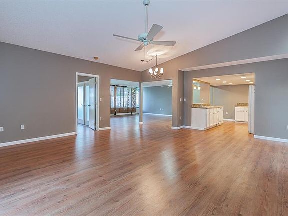 5th image of 40 Birdsong Ct