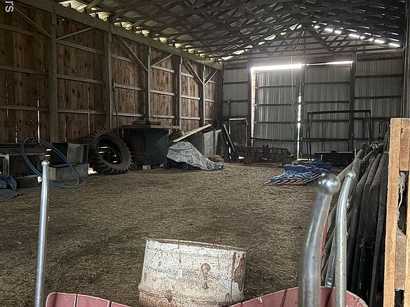 4th image of 300 W Hubert Rd