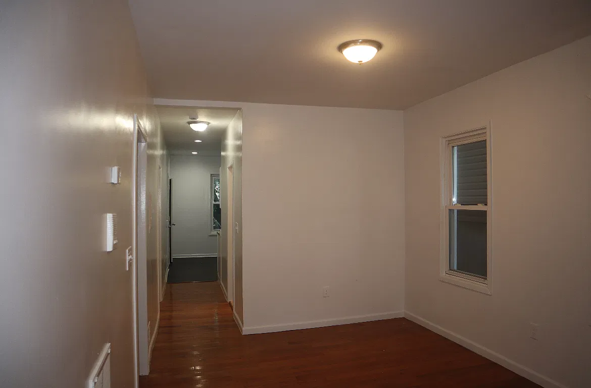 3 bed, 1000 sqft, $2,195 — Photo 2