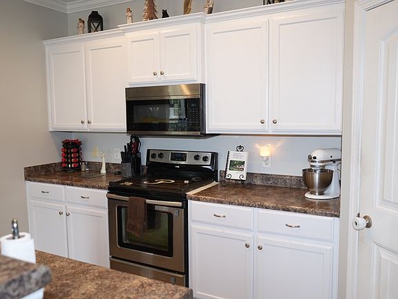 5th image of 452 Mustang Ln NE