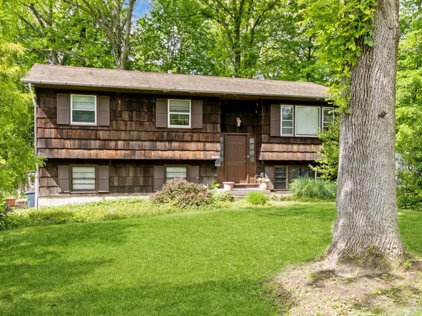 18 Norwood Place, Nanuet, NY 10954